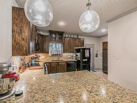 3rd image of 4703 Collinwood Ave