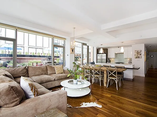 50-09 2nd St #801, Long Island City, NY 11101