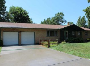 609 E 32nd Ter, Hutchinson, KS 67502