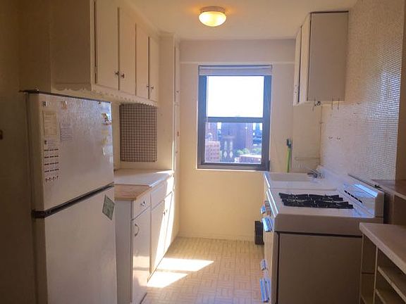 3rd image of 383 Grand St APT M1503