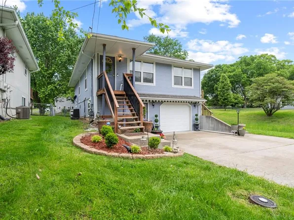 1028 Madison St, Leavenworth, KS 66048