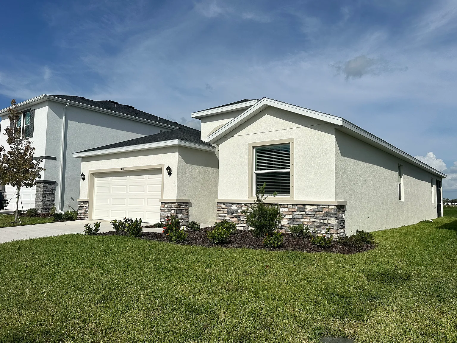 4 bed, 2.5 bath, 2045 sqft, $2,799 — Photo 4
