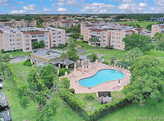 2nd image of 2831 Somerset Dr APT 317