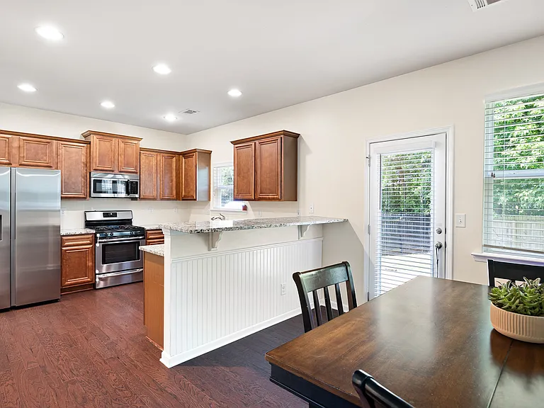 223 Jefferson Ave — Photo 10