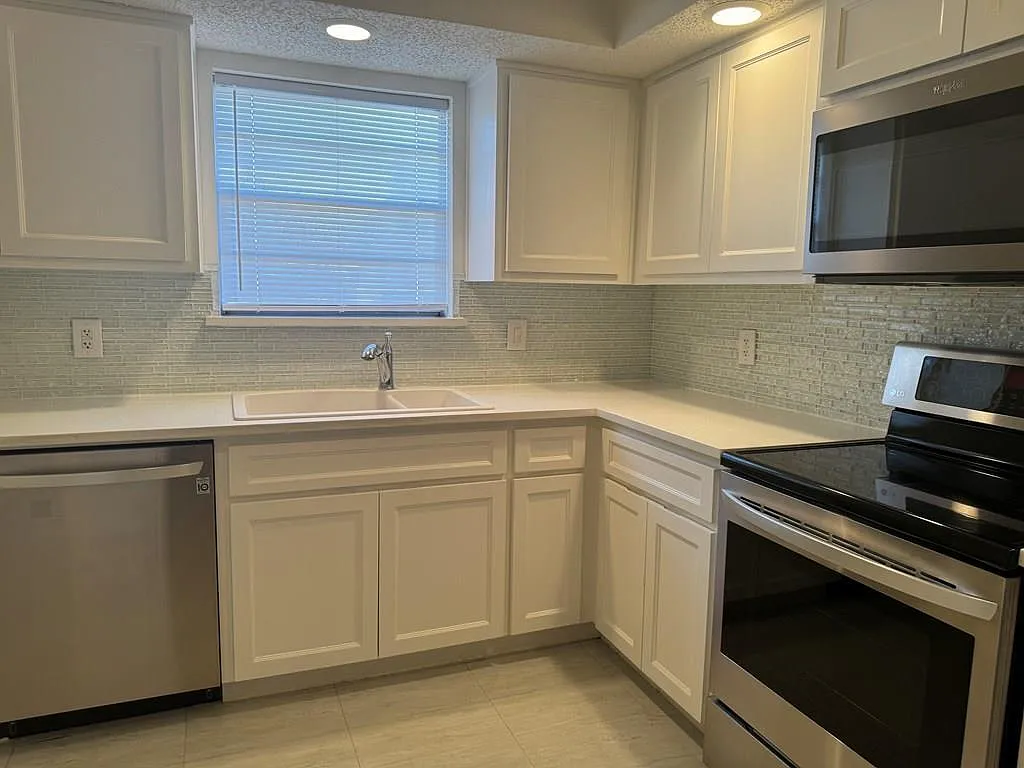 3 bed, 2.0 bath, 1750 sqft, $2,100 — Photo 4