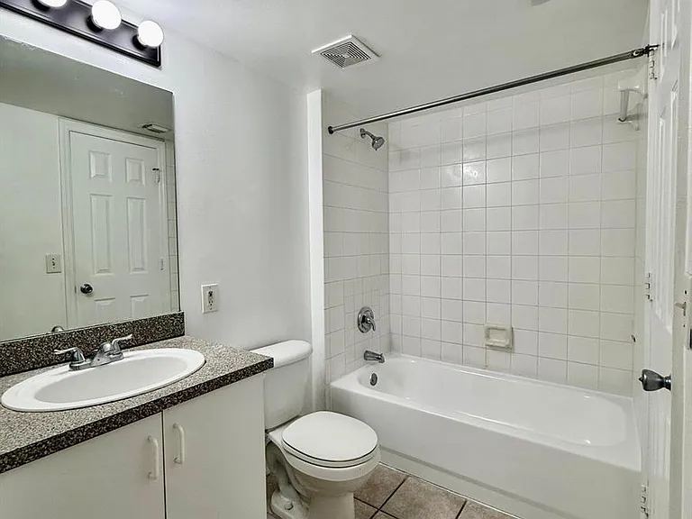 5065 Wiles Rd #204 — Photo 3