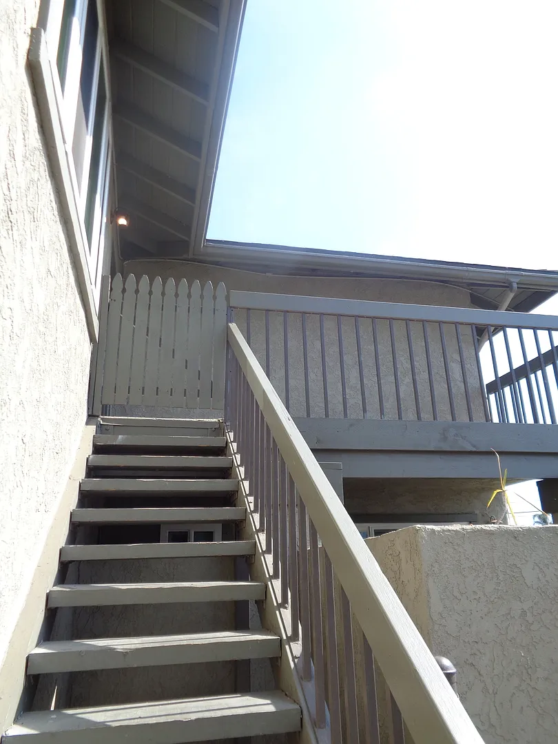 Building Photo - 607 E Utica Ave