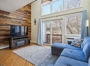 4 Victory Ct, Dover, NJ 07801