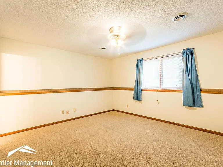 1919 Crescent Dr #1 — Photo 9