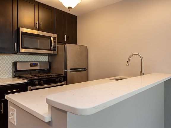 4th image of 140 W Wood St Unit 117