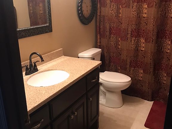 Bathroom (Upper Level)