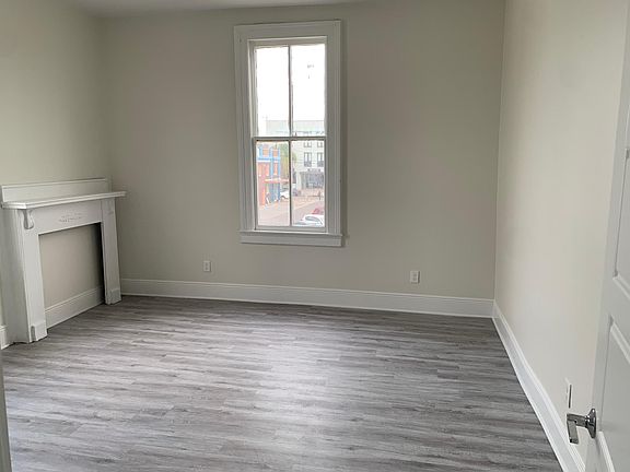 4th image of 4521-23 Lasalle St