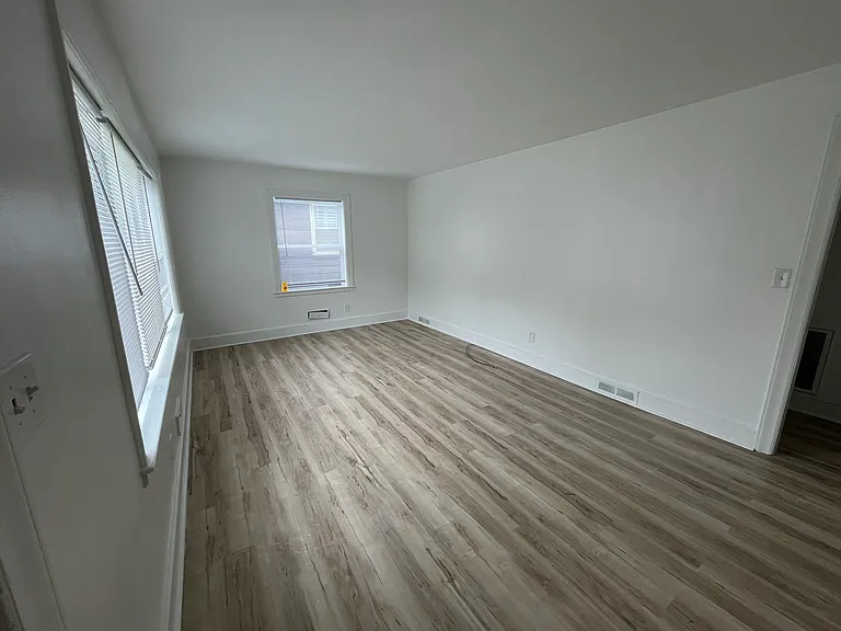 1622 Longfellow St — Photo 2