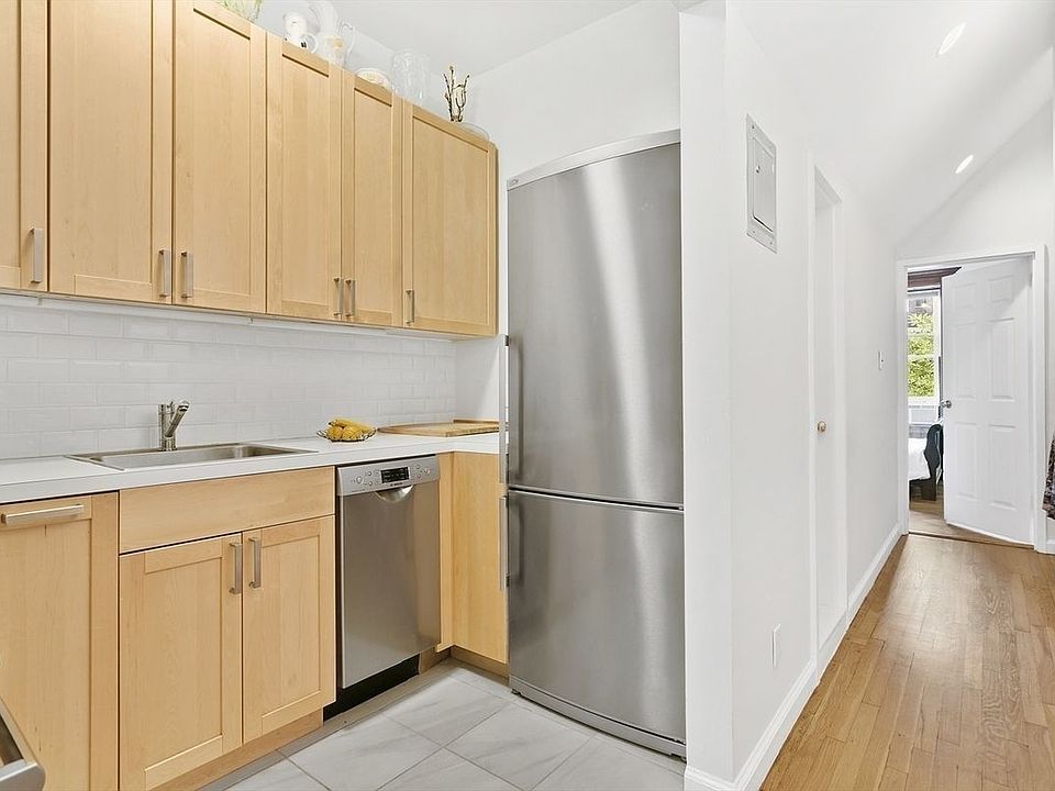 1st image of 125 W 77th St APT 3