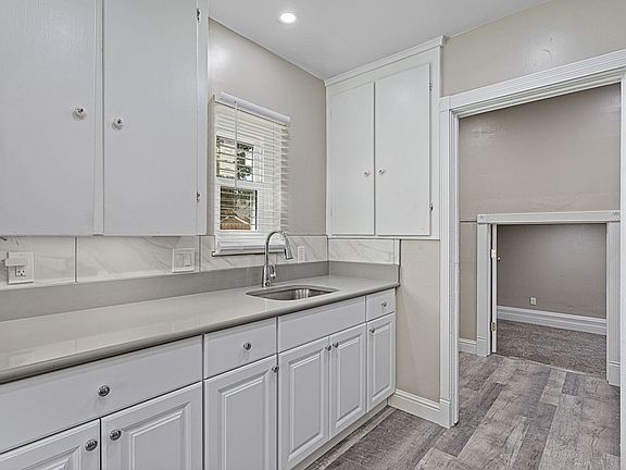 5th image of 4028 52nd St