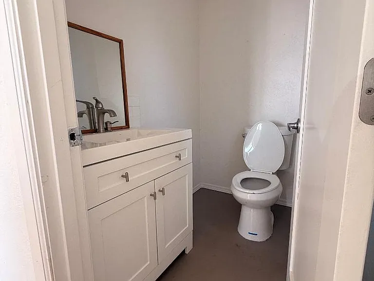 1535 Fischer Ave — Photo 16
