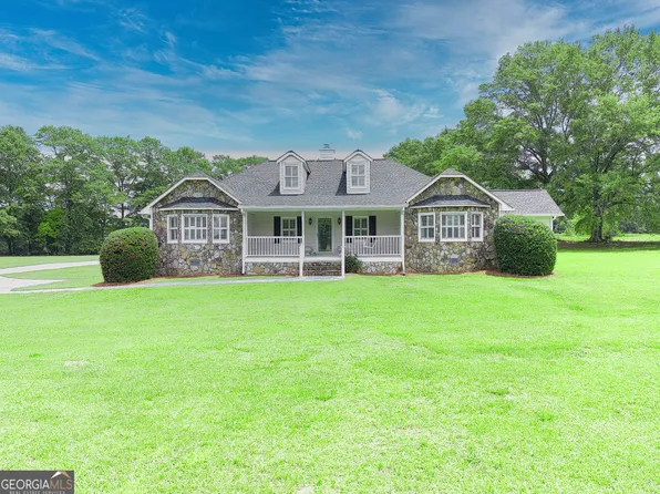 2759 Bay Ridge Dr, Loganville, GA 30052