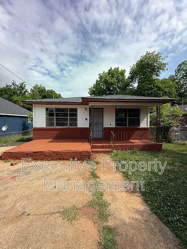 3 bed, 1.0 bath, 1092 sqft, $1,000 — Photo 1