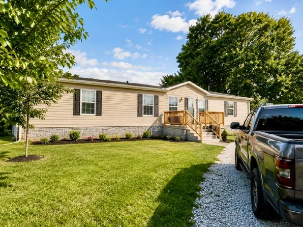 626 Center Ave, Wurtland, KY 41144