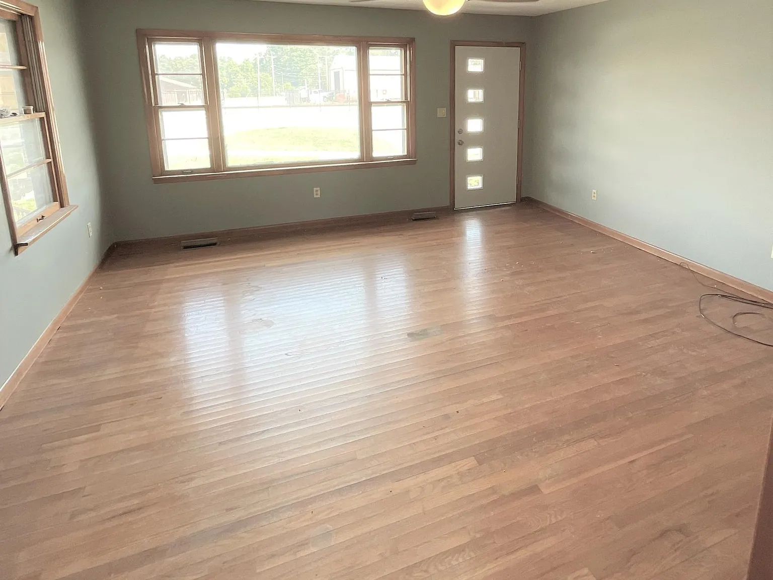 3 bed, 1.5 bath, 1348 sqft, $1,700 — Photo 2