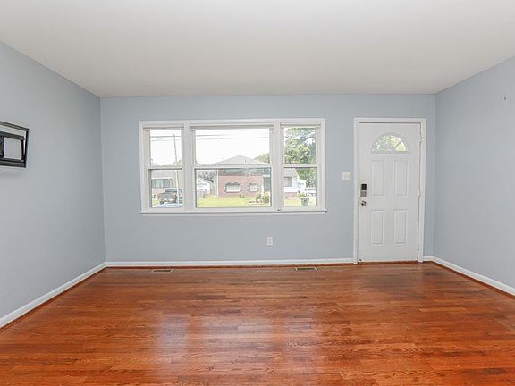 3rd image of 12 Briarwood Drive