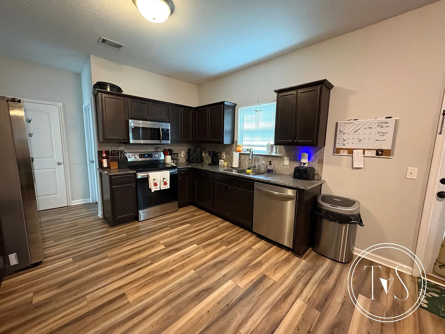 Spacious 4-bedroom/2.5 bathroom home in Tranquil South subdivision! — Photo 3
