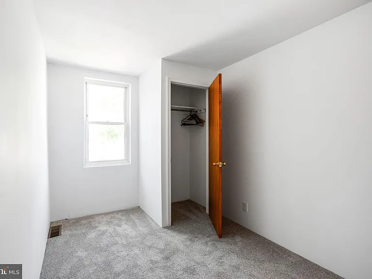 613 N Scott St — Photo 14