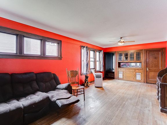 4th image of 1094 Woodbridge St