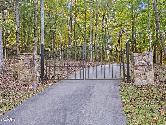 3rd image of 303 Cumberland Cove Rd