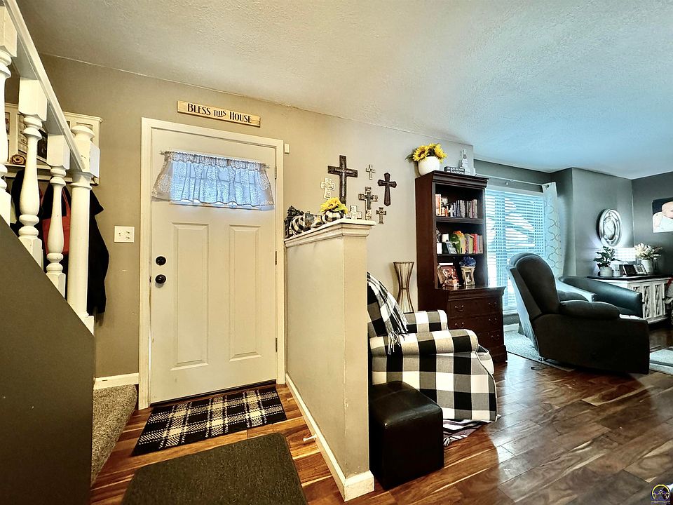 3319 SW Maupin Ct, Topeka, KS 66614 Zillow