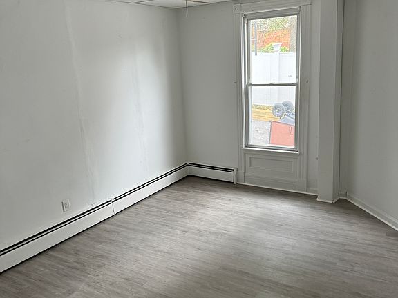 2nd image of 25 Hamburg Ave