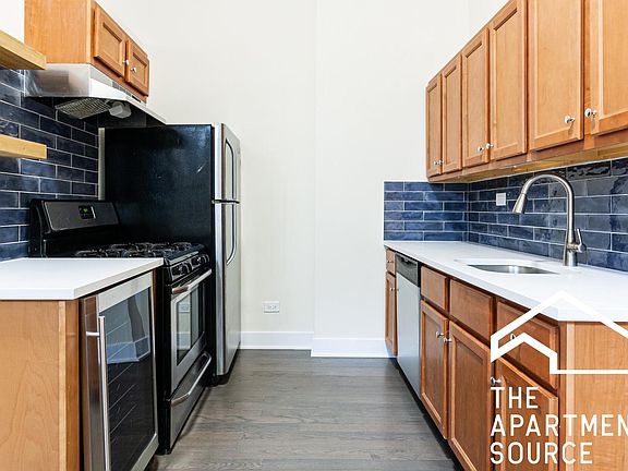 2nd image of 2047 N Hoyne Ave #Gs