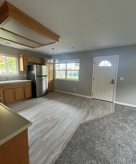 519 N Ferrocarril Rd — Photo 3