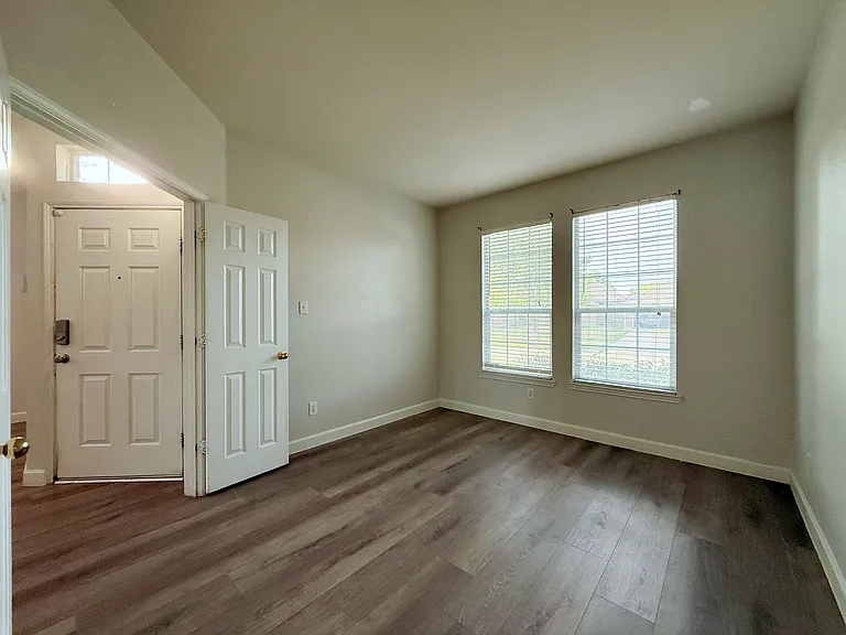 1916 Silver Leaf Dr — Photo 7