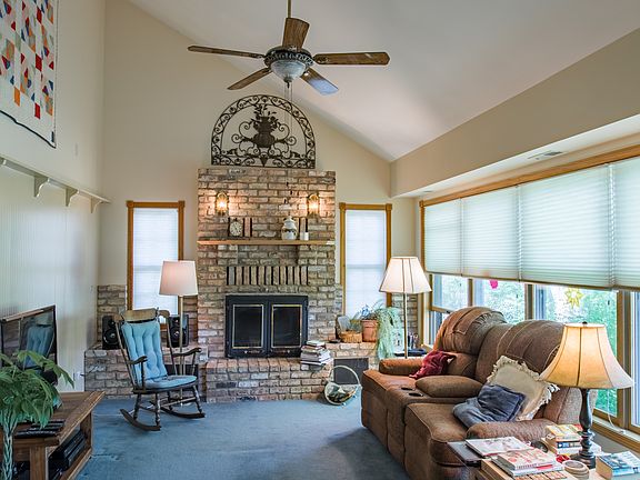 3rd image of 4156 Parkridge Dr
