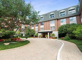 800 Deerfield Rd APT 101, Highland Park, IL 60035