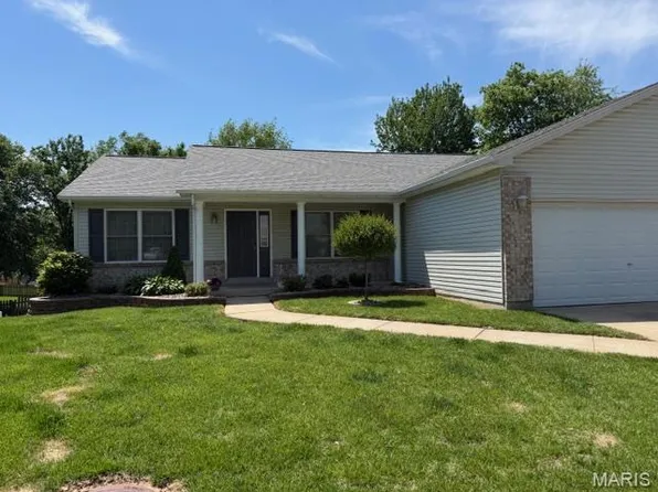 1433 Sportsmans Ct, O'Fallon, MO 63366