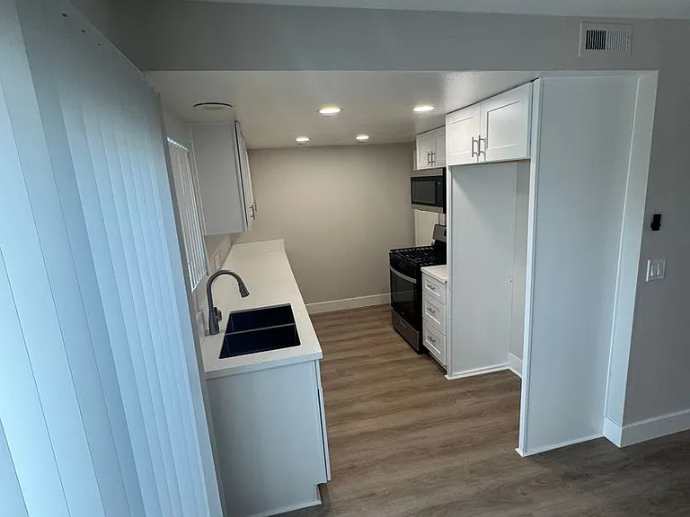 Upstairs 2 Bed 1 Bath in La Habra, Fully Renovated! 1 Car Garage Included! — Photo 23