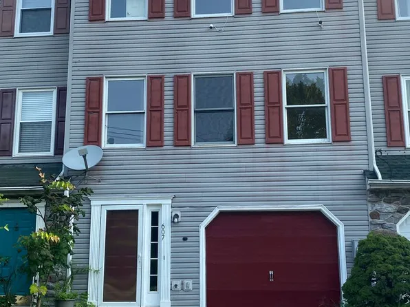 607 Emerald Dr, Lancaster, PA 17603