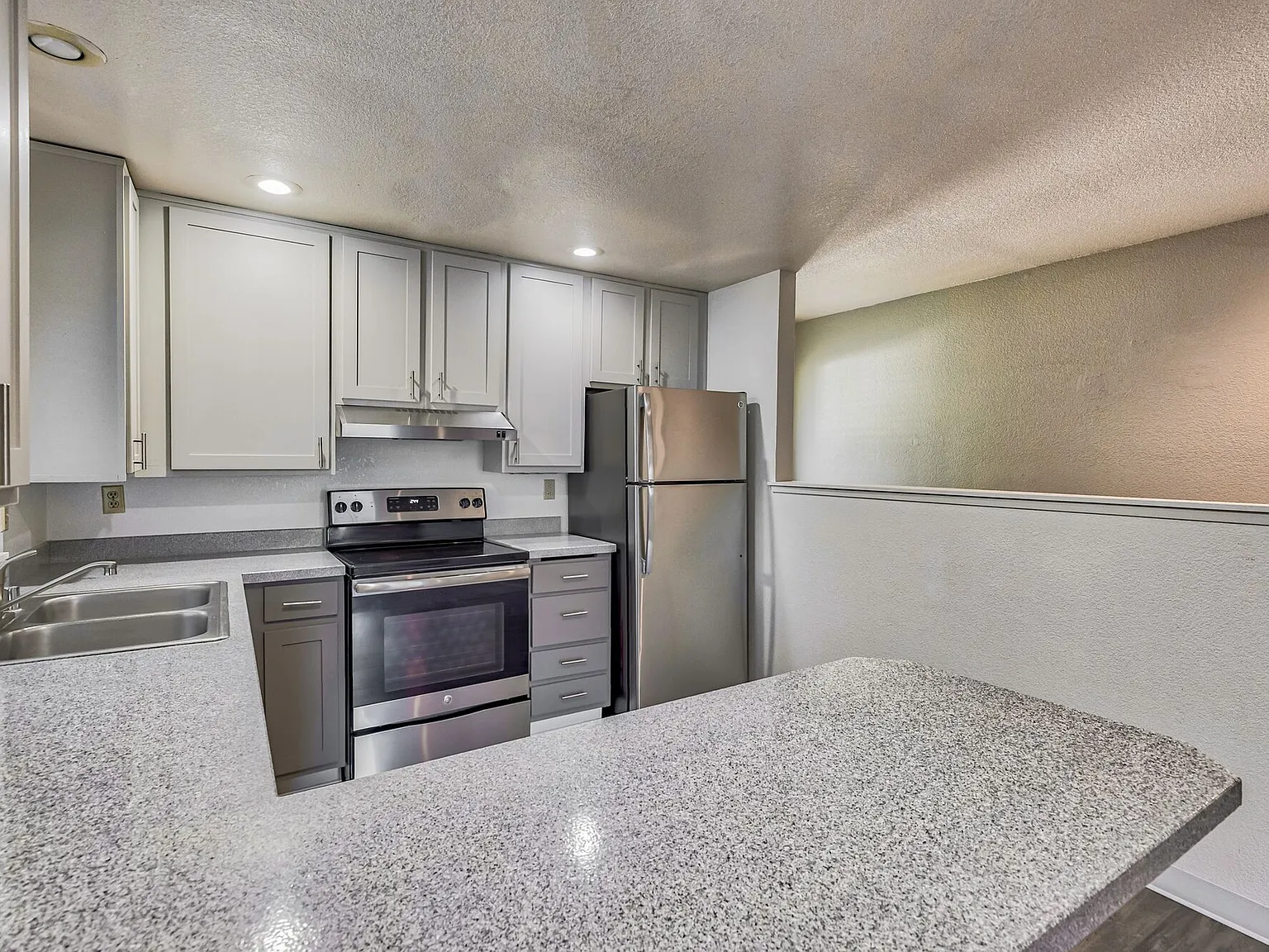 Evergreen Apartments — Photo 2