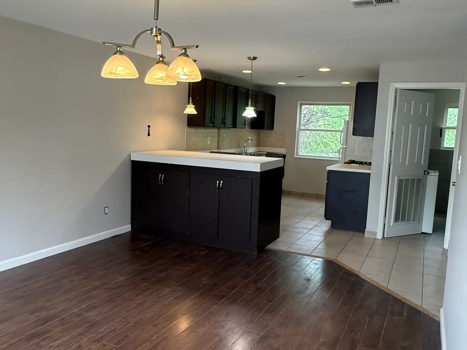 2 bed, 1000 sqft, $1,050 — Photo 1