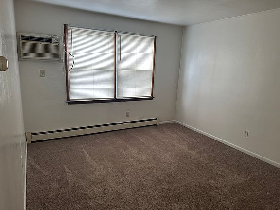 5th image of 110 Lemans Dr #2