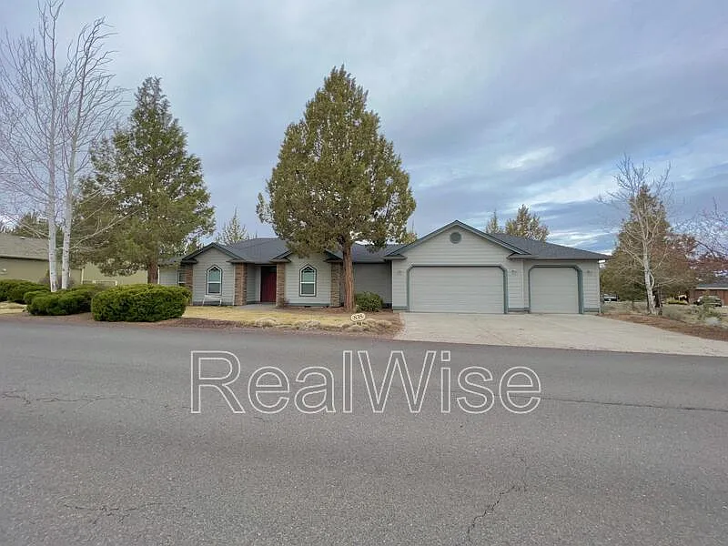 3 bed, 2.0 bath, 2000 sqft, $2,849 — Photo 2