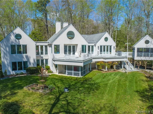 118 Wilton Coves Dr, Hartfield, VA 23071