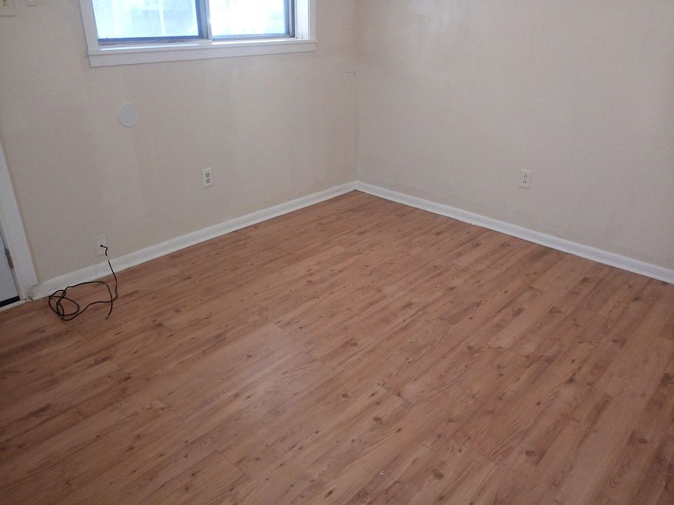 2nd image of 333 Pecan St APT 1