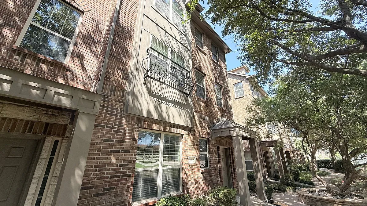 3 bed, 3.5 bath, 2517 sqft, $2,900 — Photo 3