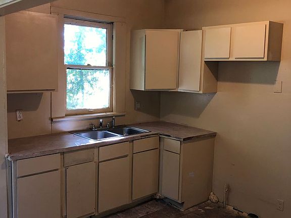 4th image of 2730 Midway St