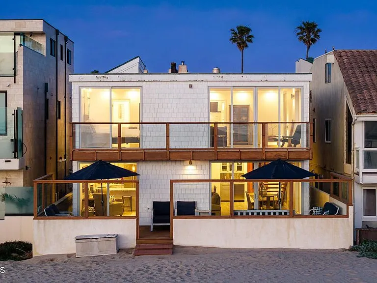 3373 Ocean Dr — Photo 2