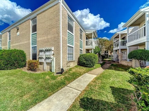 12660 Ashford Point Dr APT 211, Houston, TX 77082