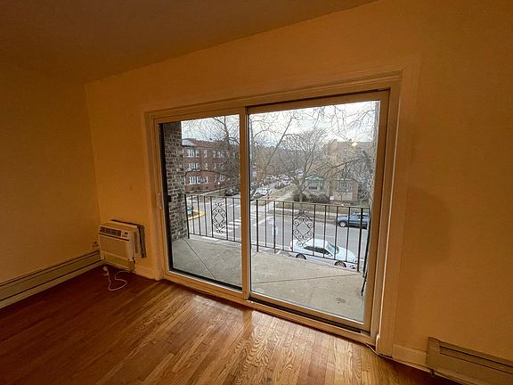 3rd image of 6701 N Ashland Ave #304